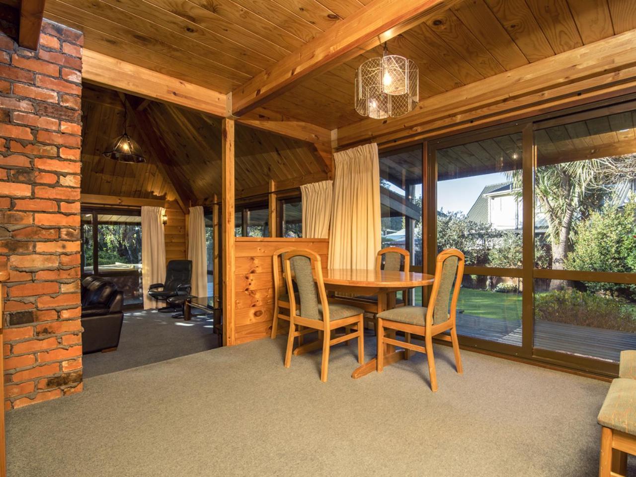 Mulberry House Bed & Breakfast พิคตัน ภายนอก รูปภาพ